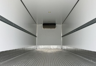 HINO 700 (МРМ 18т) ИЗОТЕРМИЧЕСКИЙ ФУРГОН 9,2м С/П 60/80